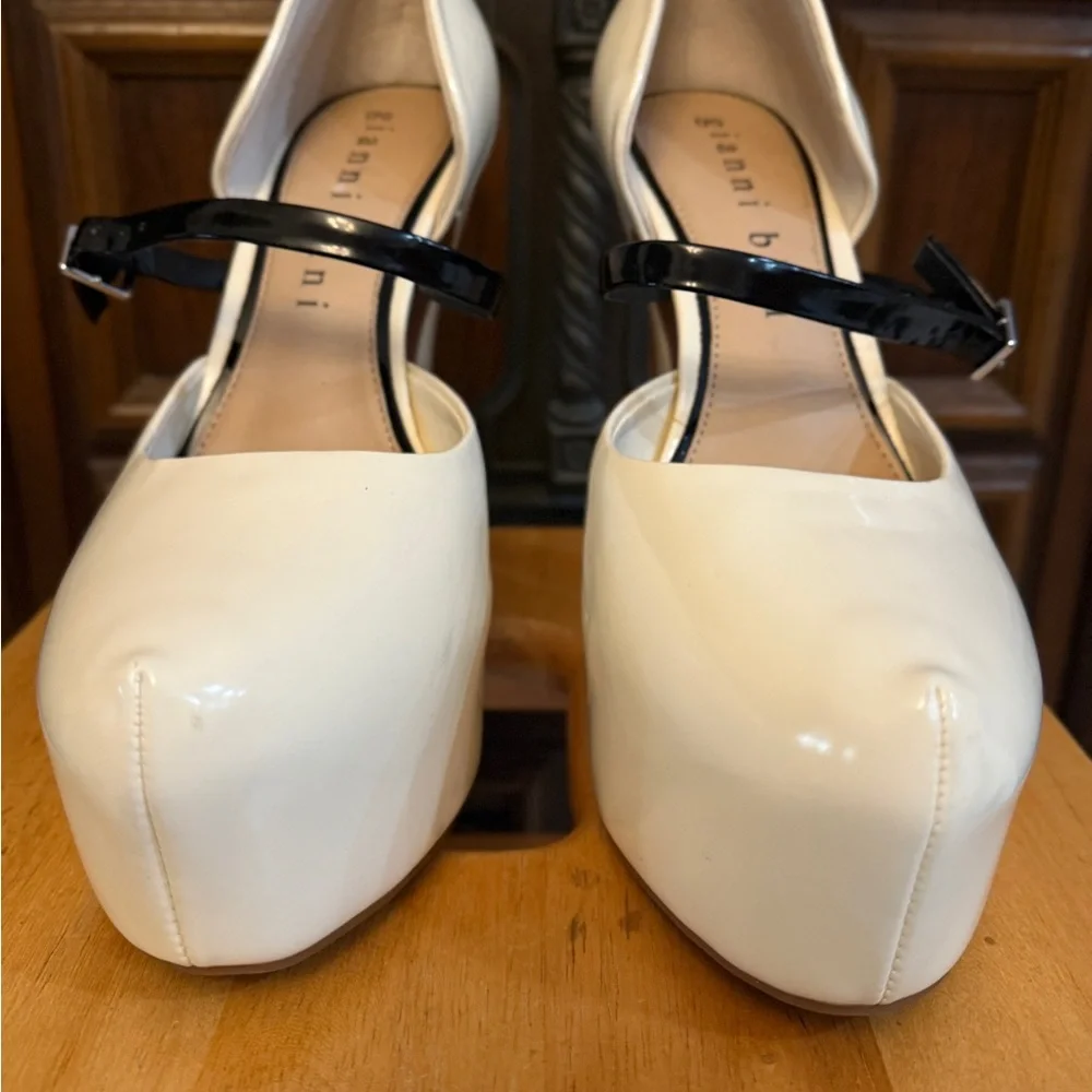Giani Bernini Cream and Black Platform Heels